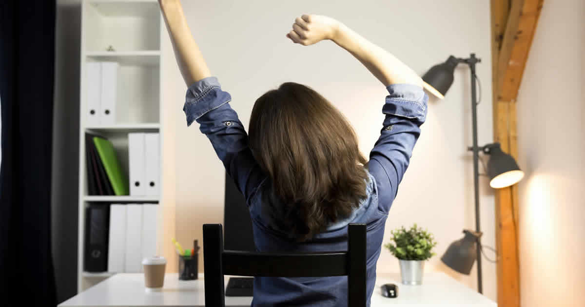 Peregangan di Sela-Sela Waktu Kerja